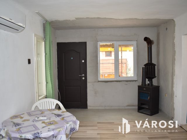 Városerdei felújított, téliesített nyaraló!