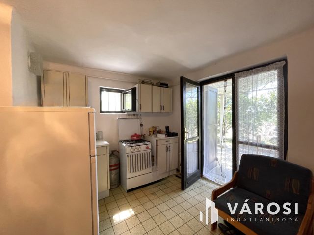 Természetközeli  kis ház nagy kerttel, horgásztó közelében