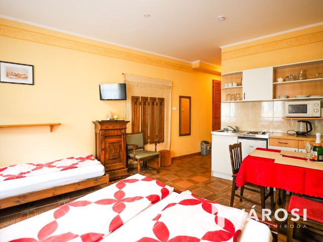 Újszerű, 10 egységből álló apartmanház a Vár tövében