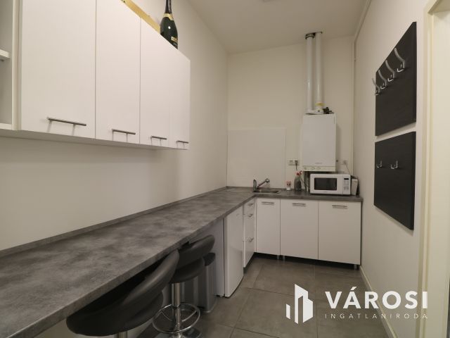 Impozáns üzlethelyiség szeged belvárosában.