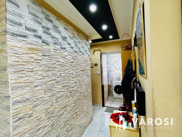 Nagy, felújított családi ház Egyházasgergén