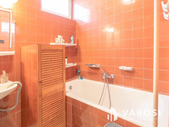 Kétgenerációs 6 szobás családi ház Szőregen