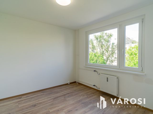 TELJESEN FELÚJÍTOTT 2 SZOBÁS PANEL LAKÁS A GÁZ UTCÁBAN