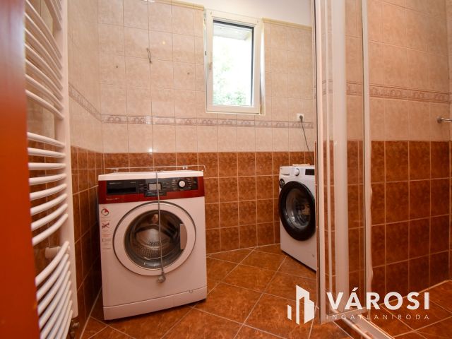 Napelem,3 szint,összeköltözőknek vagy vállalkozásnak Banán!