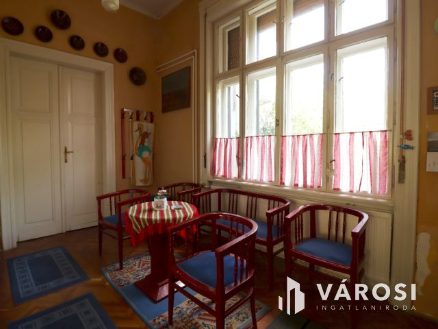 Patinás polgári ház a Kálvin tér közelében