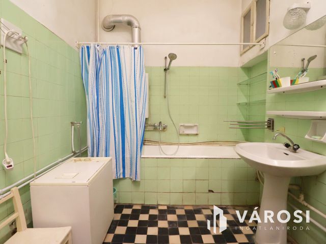 Patinás polgári ház a Kálvin tér közelében