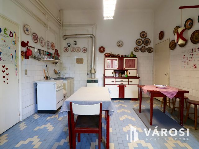 Patinás polgári ház a Kálvin tér közelében