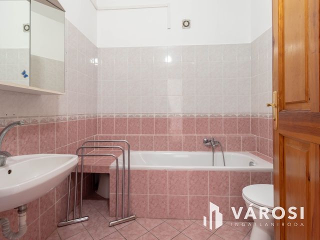 4 szintes, 330 m²-es, önálló irodaház a Tisztviselőtelepen