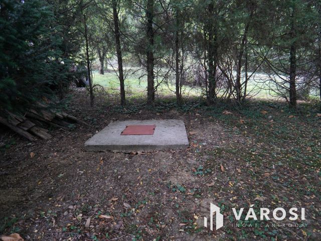 Cserfői hegyen lakható hétvégi ház