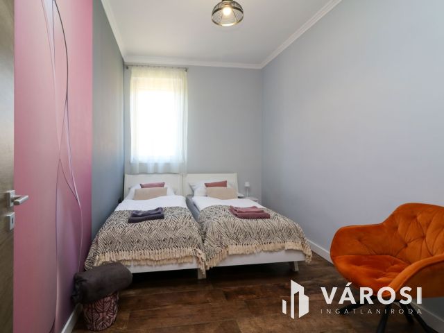 Működő apartman, raktár és telephely egyben!