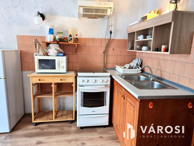 Toszkán hangulatú VíZPARTI HÁZ fürdőövezetben, napelemekkel