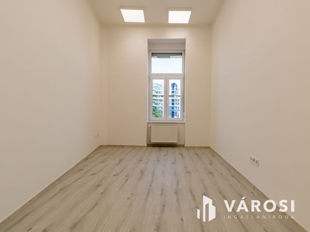 Mammut bevásárló központra panorámás lakás  a Széna téren