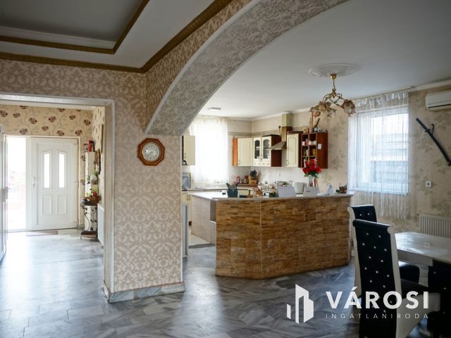 Több generációs családi ház kiváló állapotban eladó!