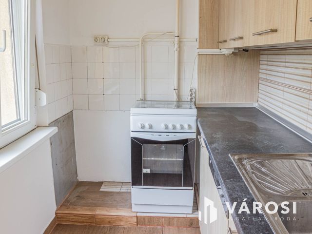 Frekventált helyen 2 szobás panelprogramos