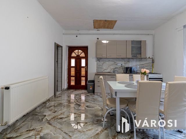 Tip-top kis ház békésen