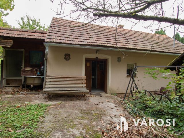 Lovásziban, kedves kis hangulatú zártkerti ingatlan eladó!