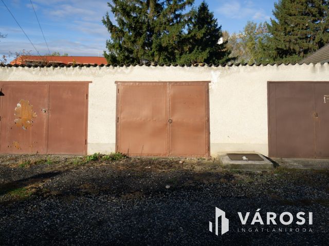 Eladó garázs a Domb utcában