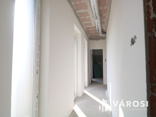 Emeltszintű szerkezetkész ikerház,  Új-petőfi telepen eladó!