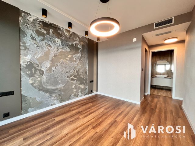 Ébredj a város felett – 91 m² luxus az Egyetem Towerben