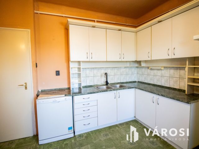 Klasszikus költözhető tégla lakás Orosházán