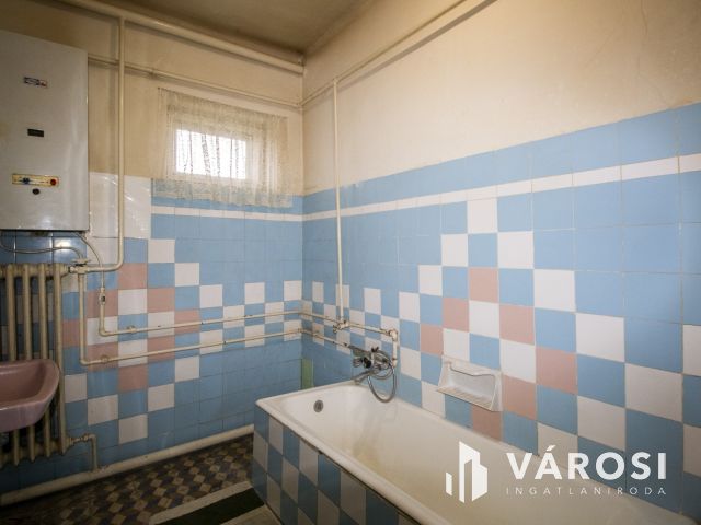 Felújítandó családi ház eladó Békésen