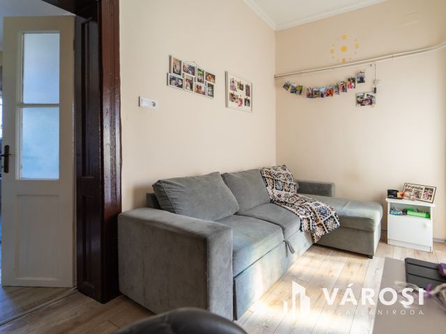 Vámospércs jó részén 5 szoba nappalis családi ház eladó!