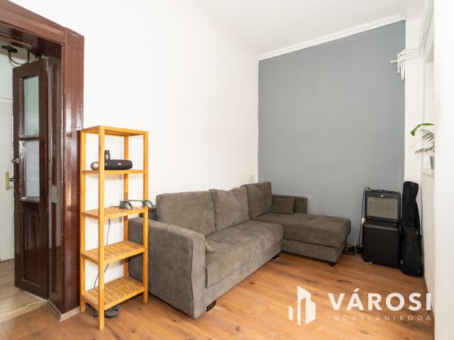 Vámospércs jó részén 5 szoba nappalis családi ház eladó!