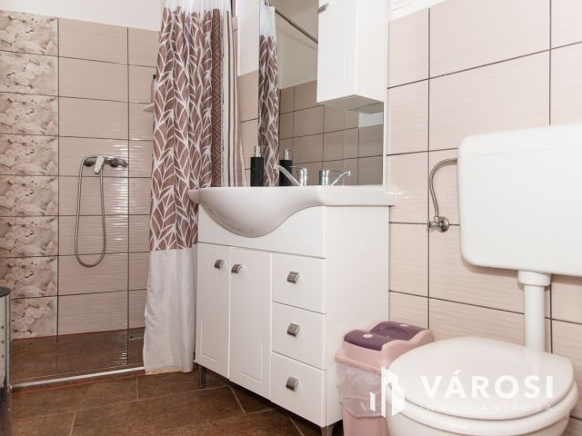 Vámospércs jó részén 5 szoba nappalis családi ház eladó!