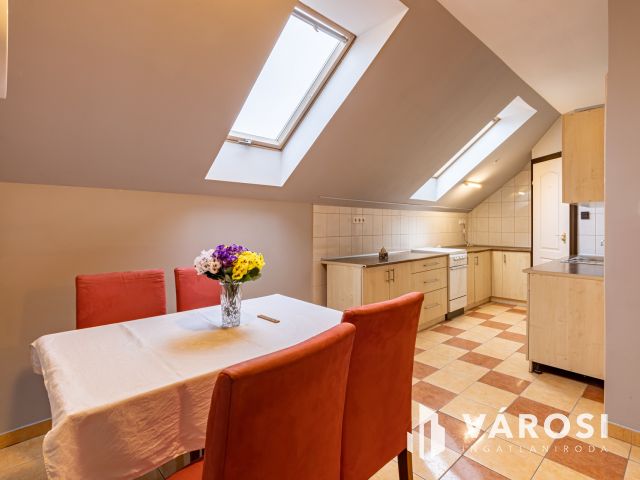 Családi ház Ürömön, akár három generációnak