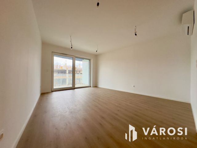 Balatonföldváron 1. emeleti luxuslakás eladó!