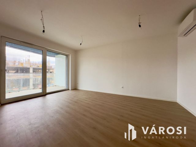 Balatonföldváron 1. emeleti luxuslakás eladó!