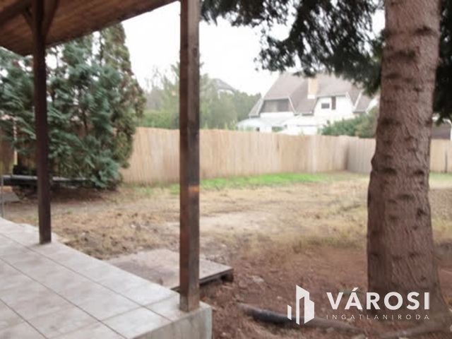 Lehetőségek tárháza! 2 szintes családiház üzlethelységgel