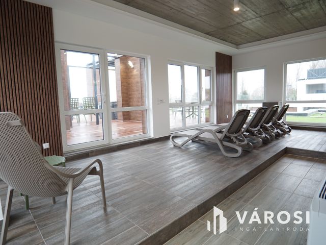 Fonyódon, 150m-re a víztől, új lakás, Wellness használattal!