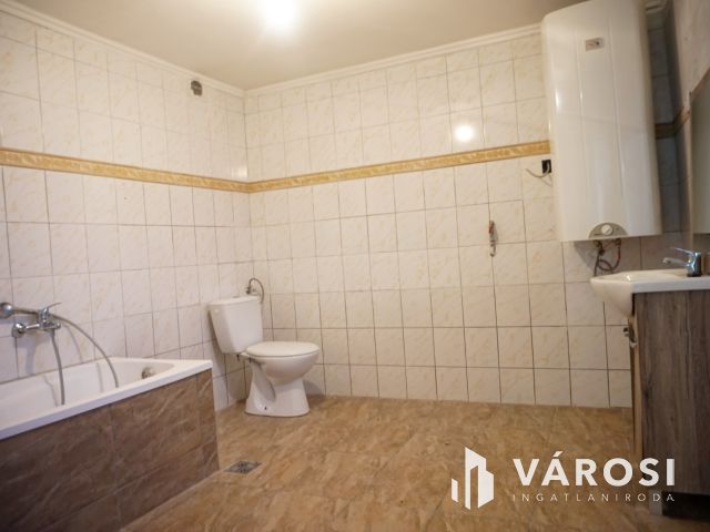 Igényesen felújított családi ház kiváló környezetben!