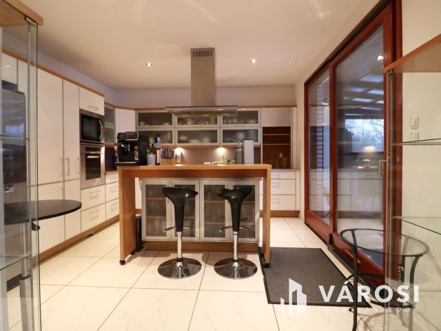 Kiadó természetközeli családi ház