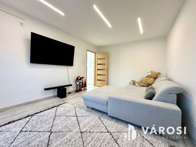 Szerpentin út felső részén felújított lakás eladó!