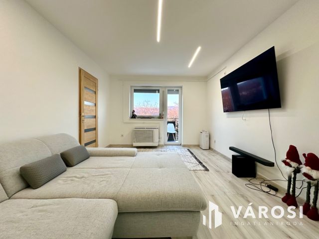 Szerpentin út felső részén felújított lakás eladó!