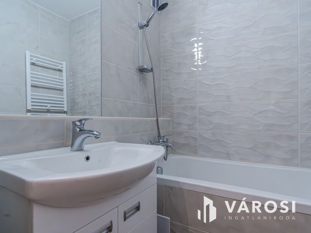 Full új 4 szobás lakás amerikai konyhával felsővároson