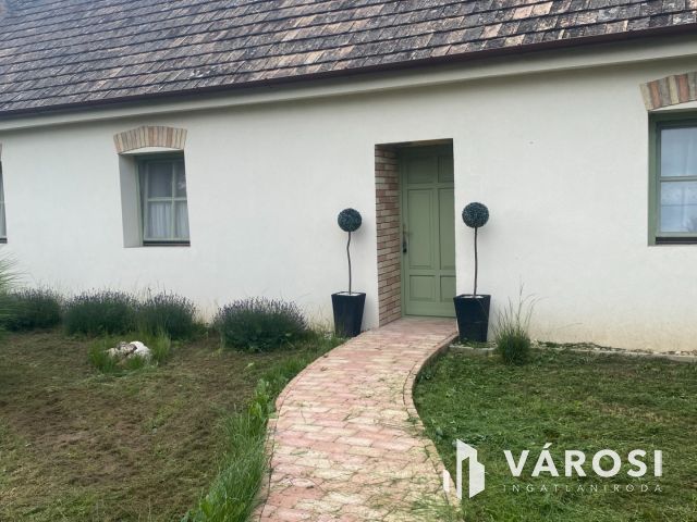 Felújított sorházi lakás Gicen