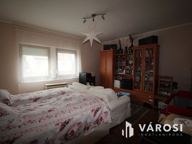 Jó adottságú, tágas ház, Kenyeriben