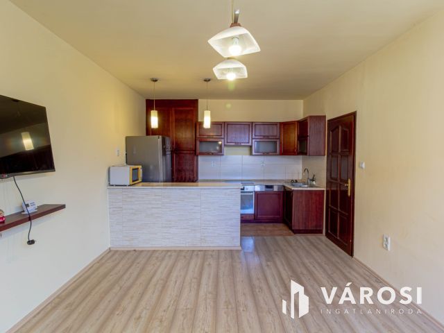 Jó elrendezés a TIK mellett és a belváros határán