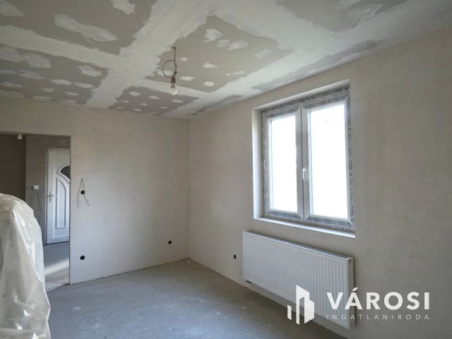 Műszakilag felújított lakás Padragkúton garázzsal