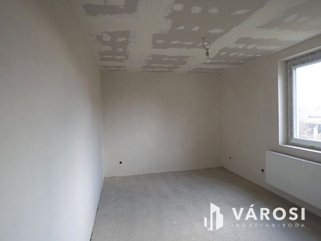 Műszakilag felújított lakás Padragkúton garázzsal