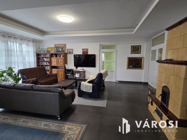 Madárcsicsergős otthon nagy kerttel – ház Debrecen határán