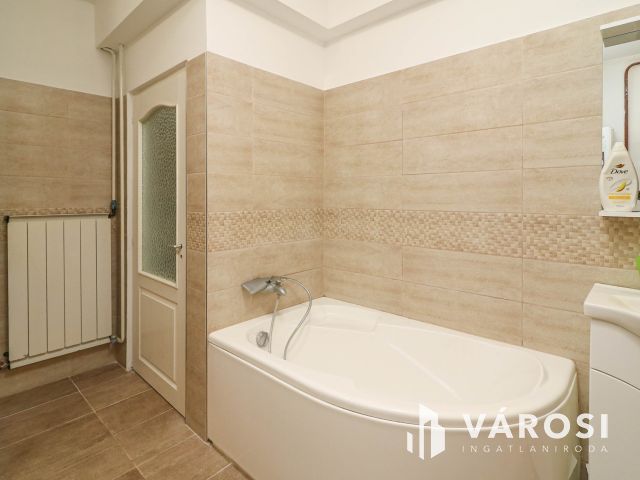 Békésen családi ház tágas telekkel eladó!