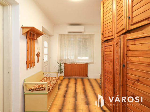 Békésen családi ház tágas telekkel eladó!