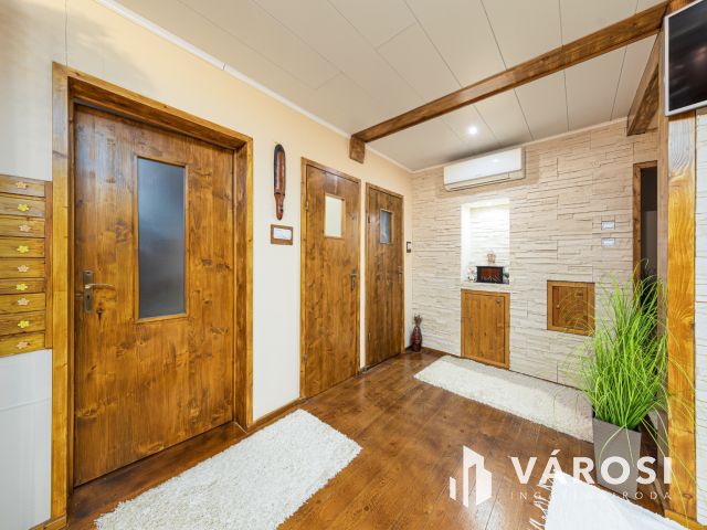 Nappali + 3 szoba + kertkapcsolat