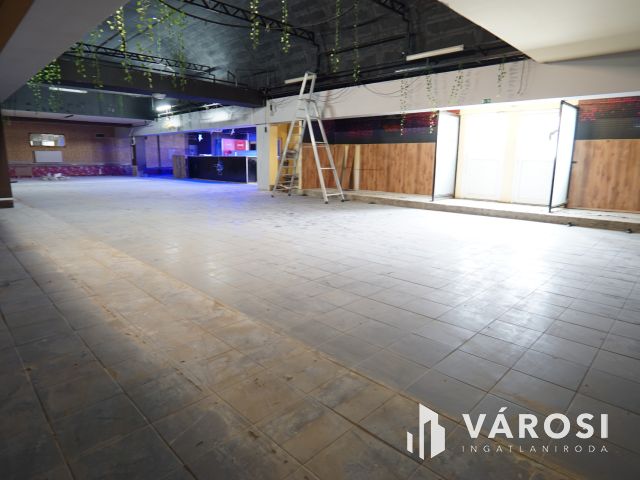 Kiadó közel 1000m2-es üzlethelység a Belvárosban!