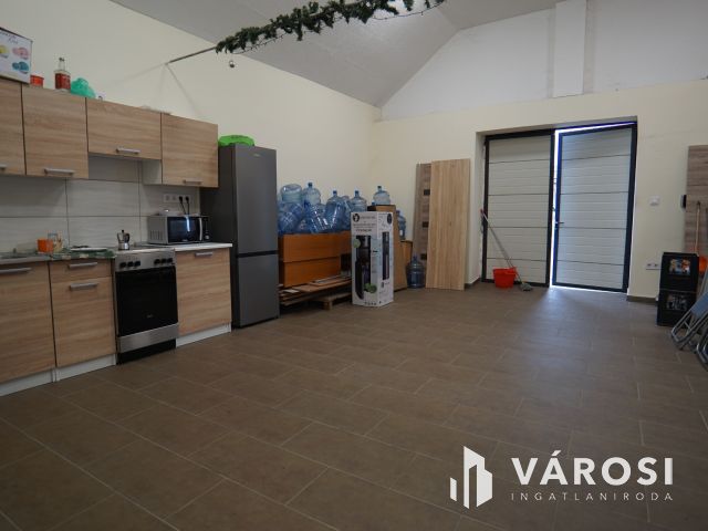 Déli városrészben, ipari övezetben,  Telephely eladó!