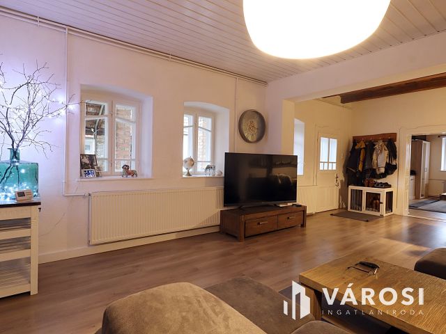 Teljes körűen felújított parasztház eladó Bodonyban